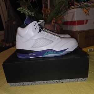 Brand New DeadStock Jordan 5 "Grape"